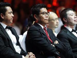 国足争议瞬间：韦世豪红牌引焦躁，更衣室真相终极指南